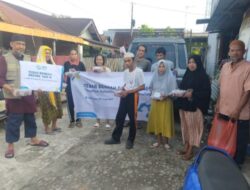 Tebar Berkah Daging, YBM PLN UIP Sulawesi Bagikan Paket untuk Warga Samata