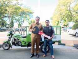 Bupati Bantaeng Dapat Apresiasi atas Penyerahan Truk Sampah Tiga Roda