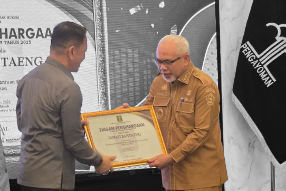 Bantaeng Terima Penghargaan Posbankum 100% dari Kementerian Hukum RI