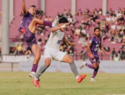 Pertandingan PSM Makassar vs Persik Kediri Berakhir dengan Insiden Kartu Merah