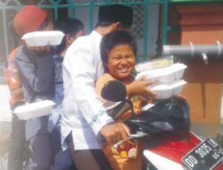 Jumat Berkah Berbagi Takjil, Suara Imbang Tebar Kebaikan di Makassar