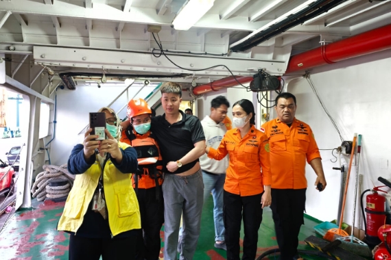 Sakit Perut dan Demam di Laut, ABK Vietnam Dievakuasi